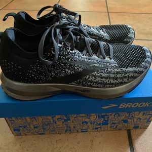 BROOKS RUNNING SHOES